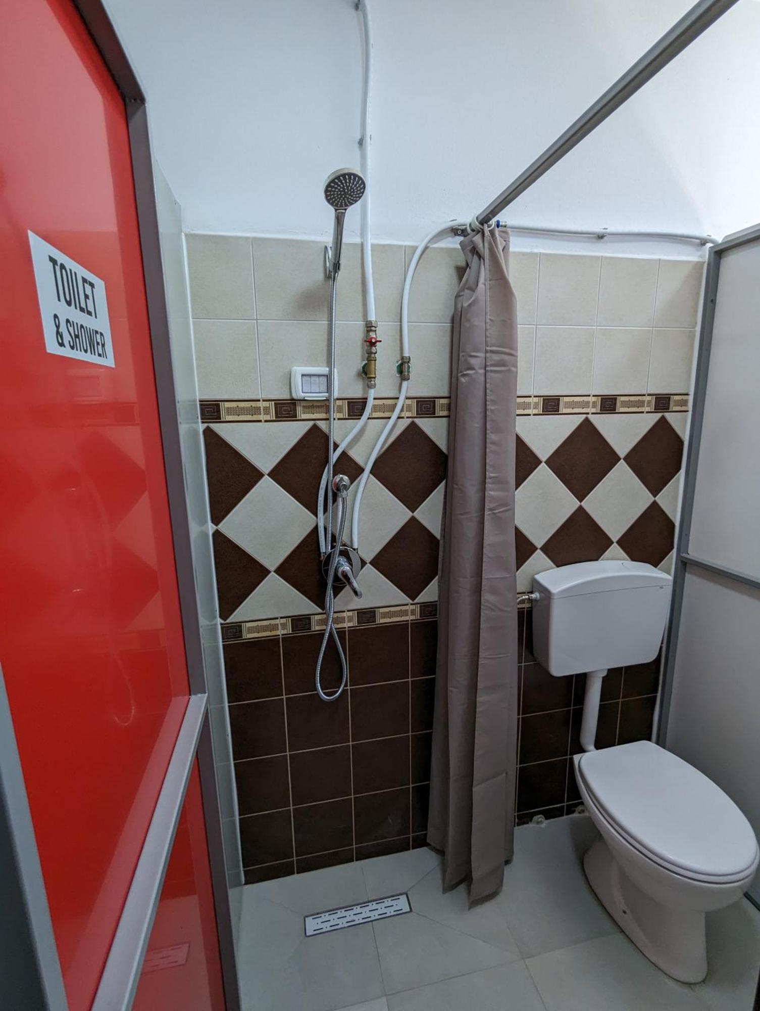 Tias Hostel Shkoder Luaran gambar
