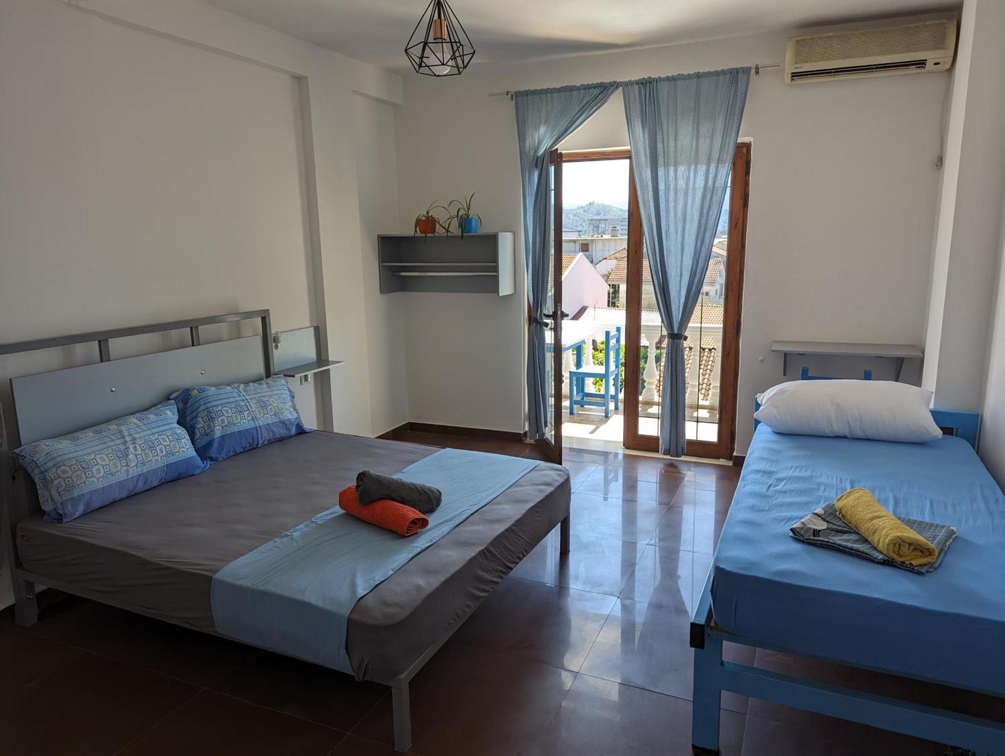 Tias Hostel Shkoder Luaran gambar