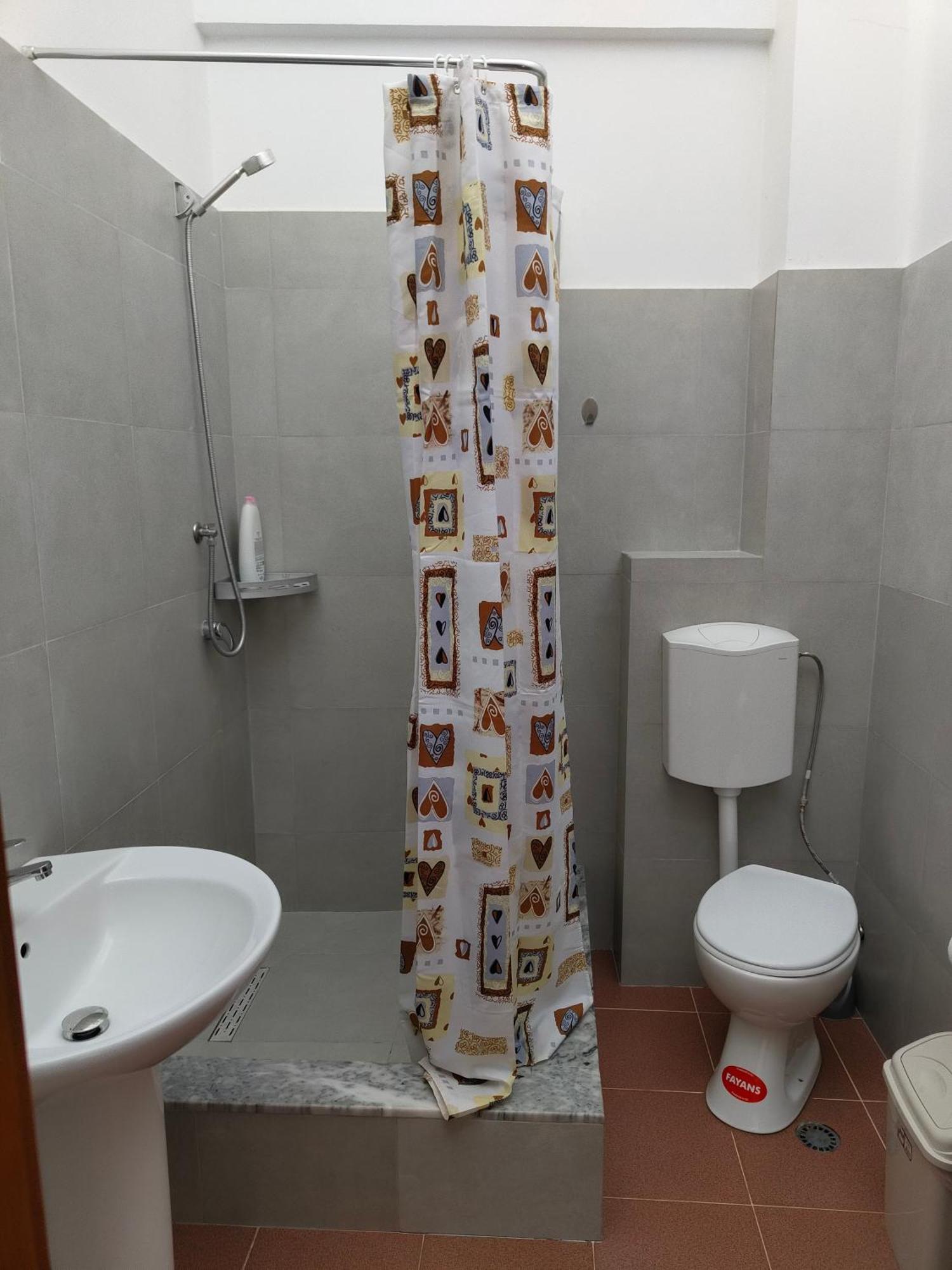 Tias Hostel Shkoder Luaran gambar